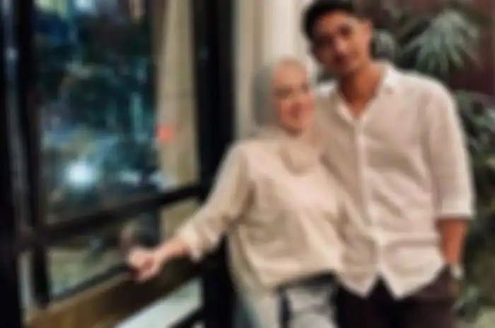 Kakak Arya Saloka mengungkap kelakuan asli Putri Anne, adik iparnya. 