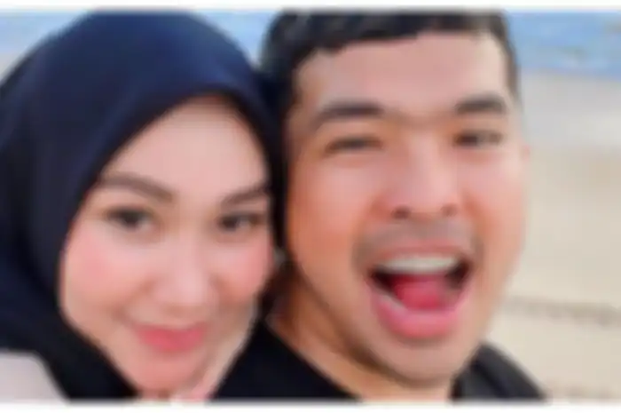 Putra Siregar dan istrinya, Septia Yetri Opani