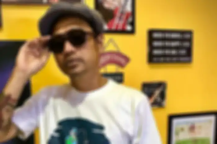 Salah satu korban meminta uangnya kembali pada eks vokalis Superglad, Buluk yang berhasil ditemukan di Malang