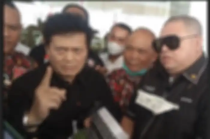 Mantan suami Iqlima Kim, Andre Yakub menantang Hotman Paris.