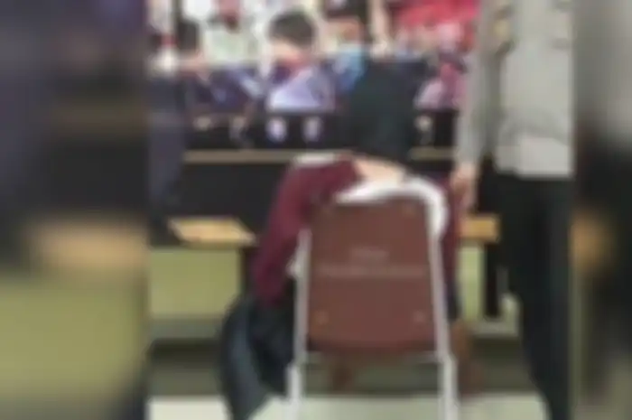 Pelaku penculikan anak berinisial ARA (27) saat dihadirkan dalam jumpa pers di Mako Polres Bogor, Kamis (12/5/2022).