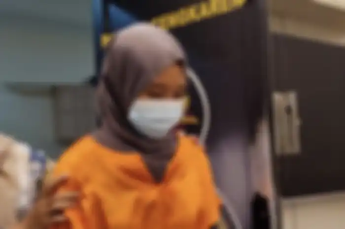 Jasad Dini Nurdiani janda cantik yang dilaporkan hilang di bulan puasa lalu tak boleh dilihat. Ternyata pembunuhnya perempuan berhijab.