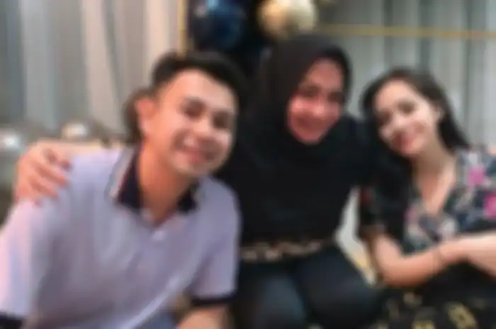 Raffi Ahmad, Rieta Amilia, Nagita Slavina, dan Rafathar. 