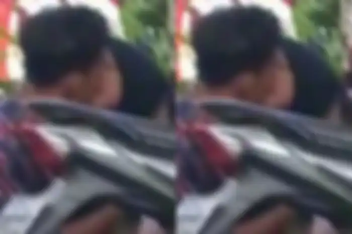 Viral bocah ciuman di taman kota