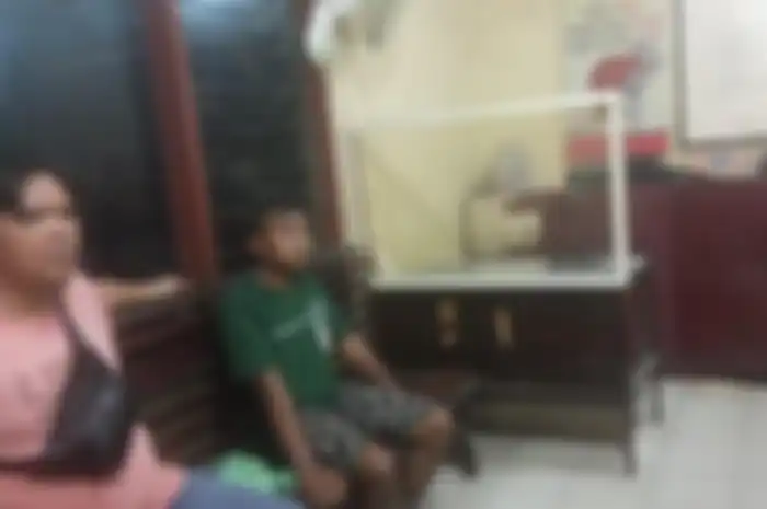 Marwan Syahputra (baju hijau) yang telah diamankan aparat kepolisian, terkait dengan penemuan tulang manusia, di Kecamatan Padang Tualang, Kabupaten Langkat
