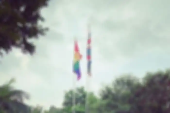 Bendera LGBT berkibar di halaman kantor kedutaan besar Inggris