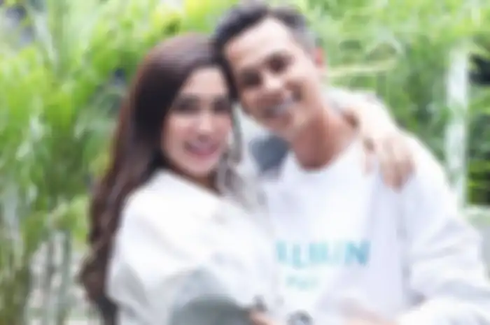 Ussy Sulistiawaty dan Andhika Pratama