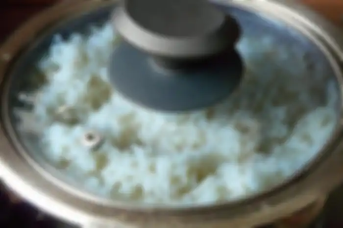 Ada keuntungan memasak nasi dengan air panas.