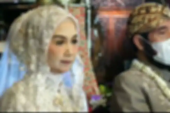 Ketua Mahkamah Konstitusi Anwar Usman resmi menikahi adik Presiden Joko Widodo, Idayati di Graha Saba Buana, Solo, Jawa Tengah, Kamis (26/5/2022) 