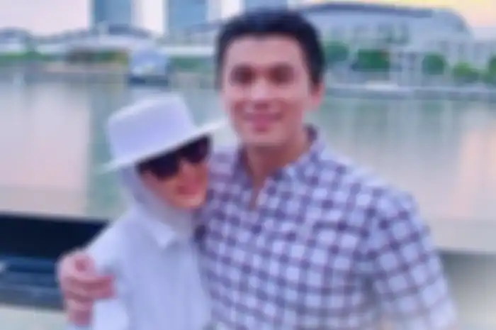 Syahrini dan Reino Barack