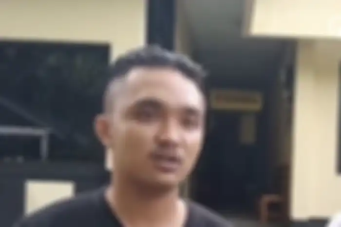 Rikardo Cundawan karyawan restoran di Labuan Bajo yang ngaku ditampar Benny K Harman membuat laporan polisi. Foto wajah korban beredar.