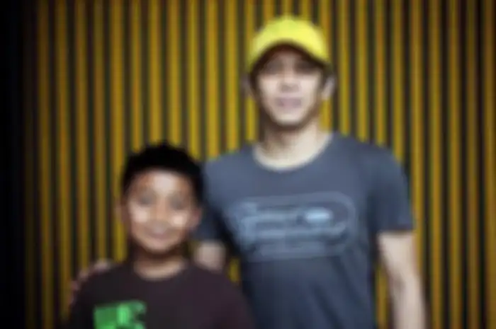 Anak Ridwan Kamil bangga bisa foto bareng idolanya, Ariel NOAH. Namun, mantan Luna Maya malah merasa bersalah kepada Ridwan Kamil.