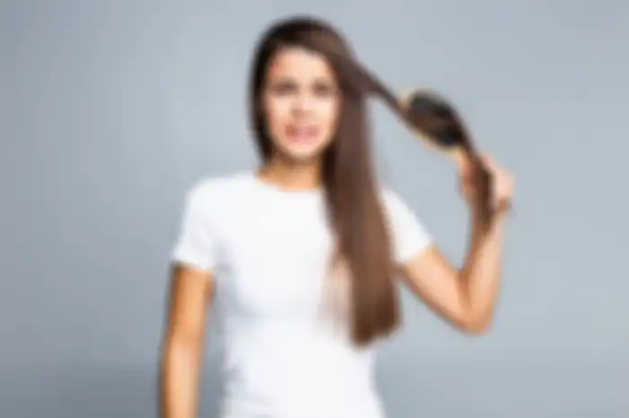 Cara Merawat Rambut Rontok dengan Bahan Alami