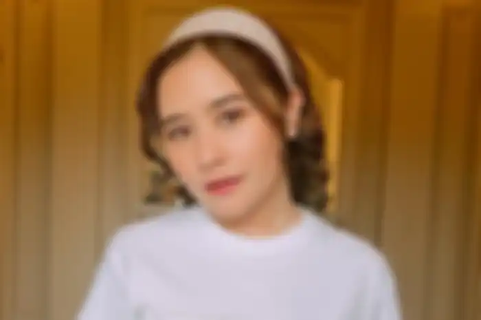 Prilly Latuconsina klarifikasi gosip dirinya pacaran dengan Iman Usman