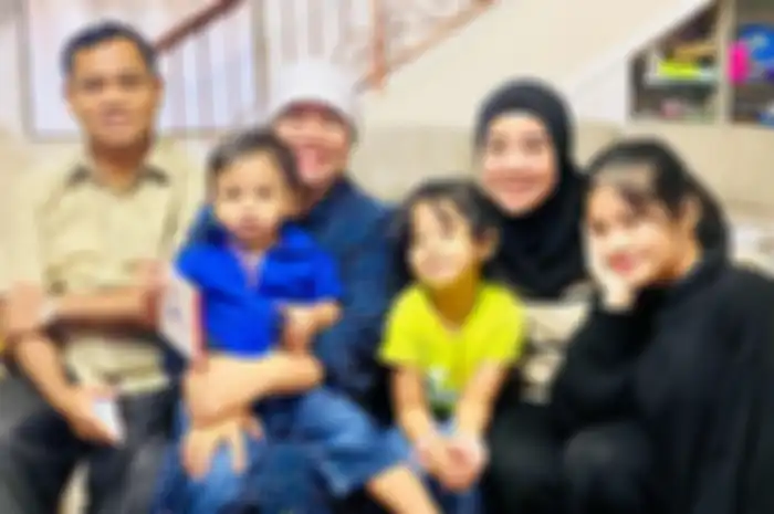 Puput bersama keluarga Haji Faisal.