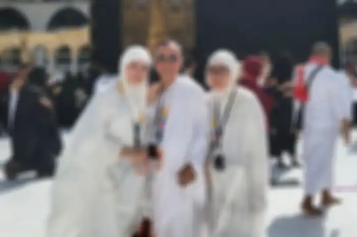 Ayu Ting Ting sempat jatuh sakit saat tiba di Tanah Suci