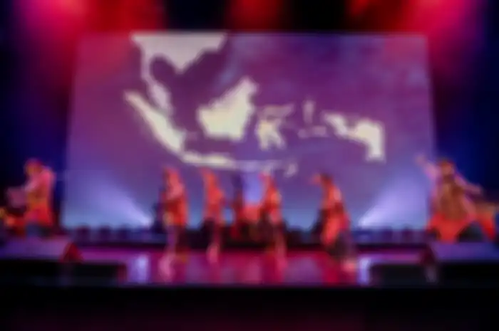 Aksi panggung para performers Pagelaran Sabang Merauke - Premiere with Live Performance yang diselenggarakan di Djakarta Theater, Jakarta Pusat, Kamis (2/6) malam.