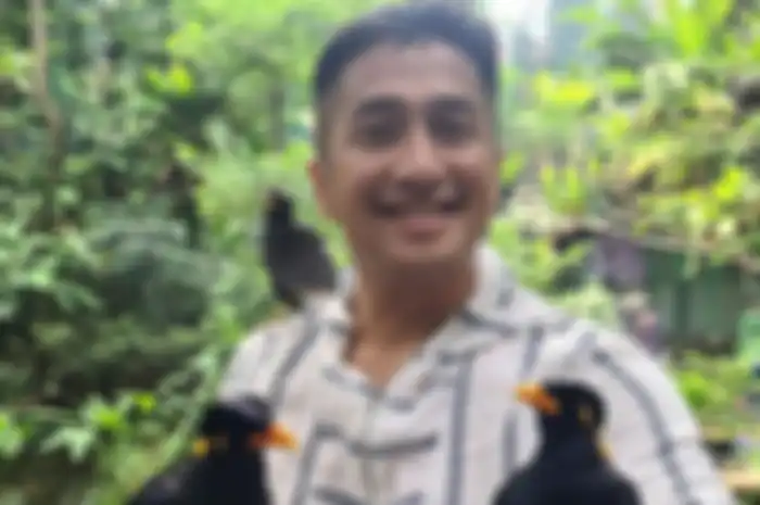 Irfan Hakim kurban seekor sapi berukuran jumbo.
