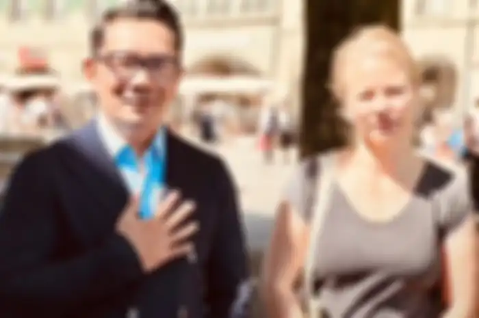 Ridwan Kamil bersama Geraldine Beldi, guru SD yang temukan Eril pertama kali. 
