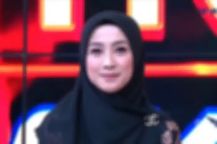 Desy Ratnasari 