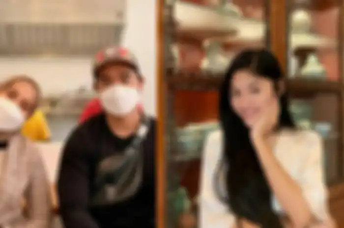 Nadya Ariefta dan Kaesang Pangarep (kiri), Erina Gudono (kanan)