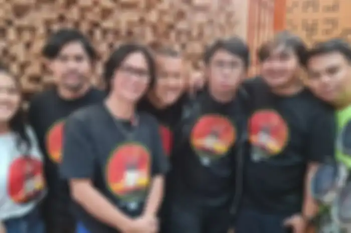 Gilang Ramadhan punya cara sendiri dalam mengajar bermain drum.