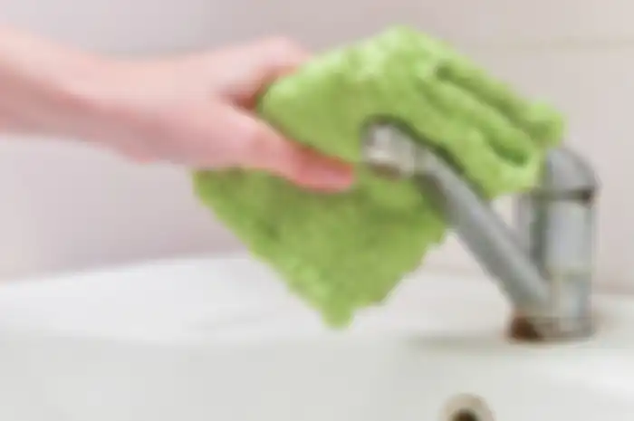 Hanya dengan Bahan Rumahan Ini Kerak pada Keran di Kamar Mandi Rontok Dalam Semalam, Ibu-ibu Mesti Coba!