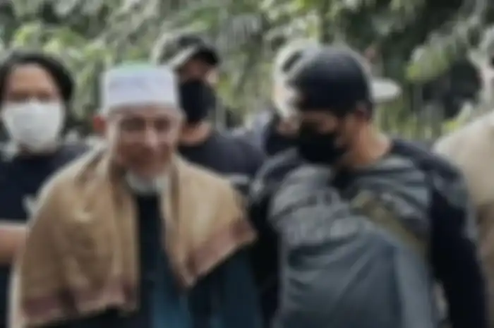 Pemimpin tertinggi Khilafatul Muslimin punya dendam gegara anaknya jadi korban pembantaian TNI di Lampung. Pantas ngotot bikin negara sendiri.