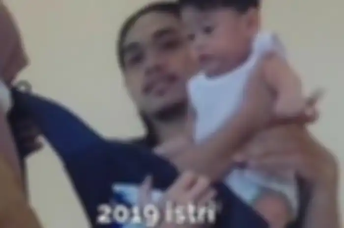 Dunia terbalik, pria lulusan S1 ini sibuk ngurus anak sedangkan istrinya kerja PNS.