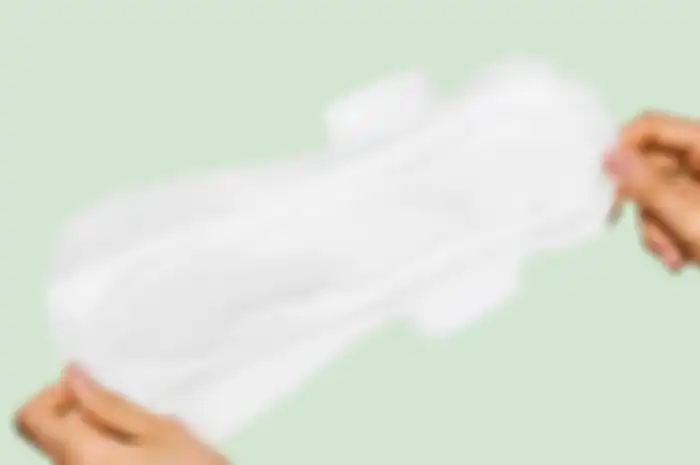Overnight pad, pembalut panjang dengan wings yang bisa dipakai untuk mencegah darah menstruasi tembus di malam hari