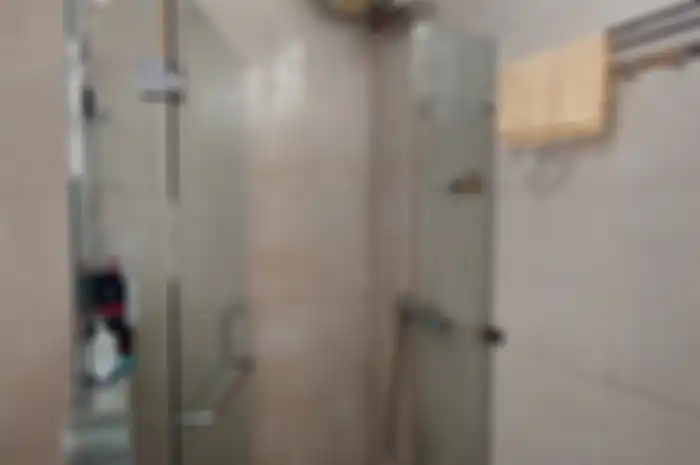 6 Cara Menjaga Pintu Kaca Shower Tetap Bersih