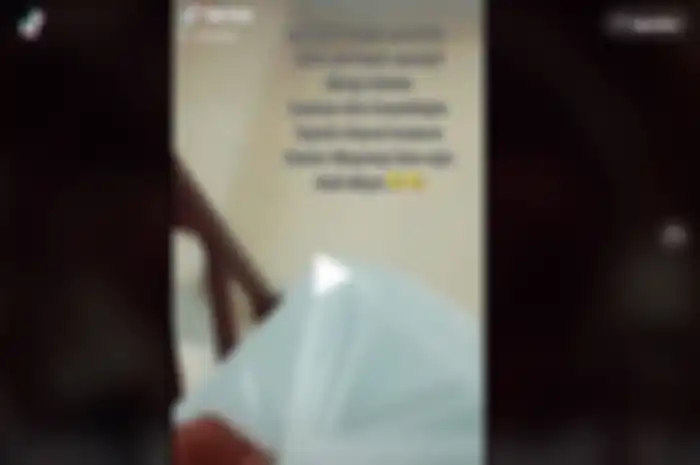 Seorang warganet meminta tolong kepada driver ojek online (ojol) menyanyikan lagu selamat ulang tahun untuk temannya dan aksinya menjadi viral di media sosial.