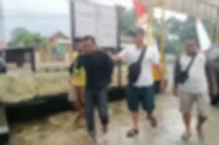 SL, ayah yang tega memperkosa anak kandungnya sendiri saat ditangkap anggota Unit Reskrim Polsek Wolio.
