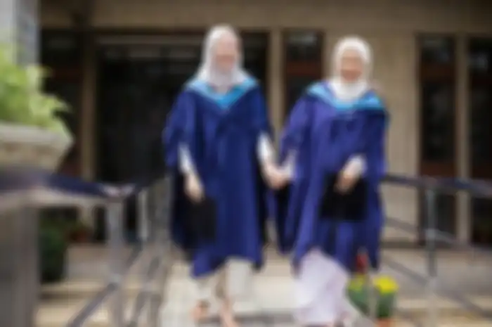 Ilustrasi mahasiswi yang menempuh pendidikan di universitas di Malaysia.