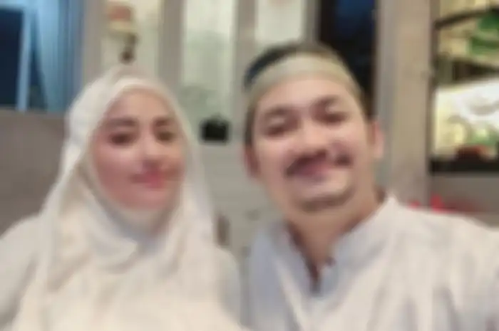 Dewi Perssik pertanyakan alasannya dicerai Angga Wijaya