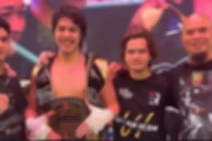 El Rumi saat menang tinju melawan Winson Reynaldi.