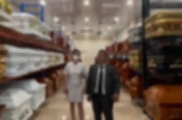 Hotman Paris bersama Aspri di Tengah Peti Mati