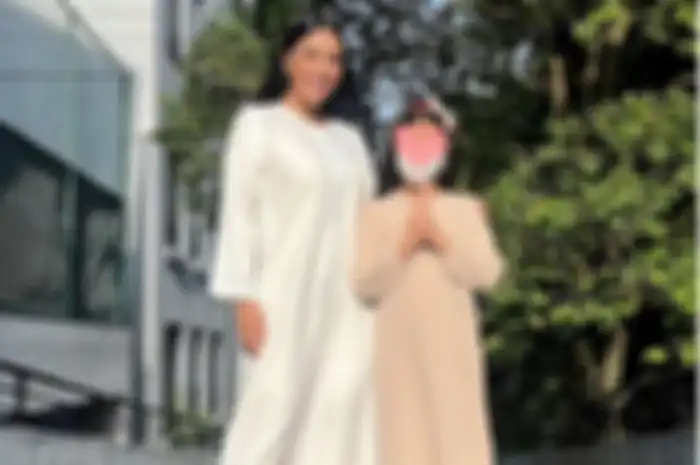Denada dan sang anak. 