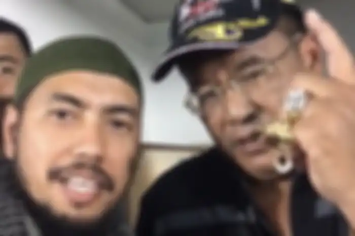 Hotman Paris menjadi sorotan gegara promosi Holywings menggunakan nama Muhammad dan Maria. Holywings dipolisikan.