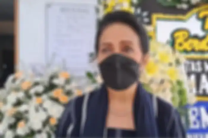 Rina Hasyim saat Grid.ID temui Rumah Duka Sentosa RSPAD, Jakarta Pusat, Jumat (24/6/2022).