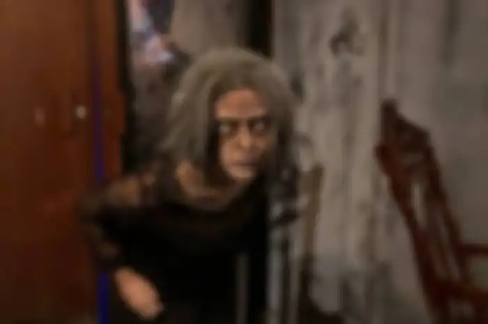Penampakan aktor hantu