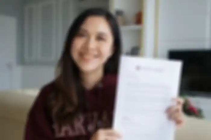 Celline, mahasiswa magister Harvard yang merupakan lulusan Unair