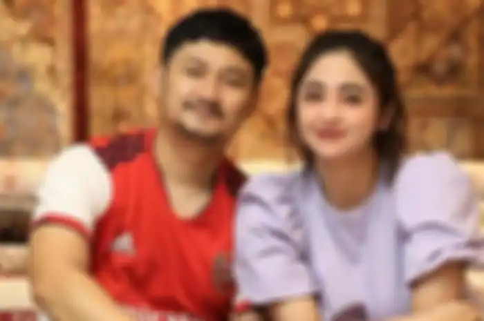 dewi perssik tak suka sikap angga wijaya