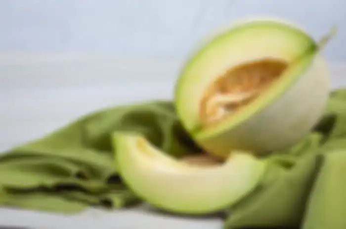 Memilih melon yang manis bisa dilihat dari kulitnya.
