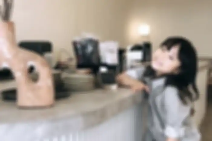 Gisel mengakui restorannya tutup gegara pandemi. Namun, dia tambah semangat buka kedai kopi. Foto Gempi curi perhatian.