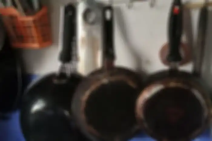 Tips Menghilangkan Kerak Wajan 