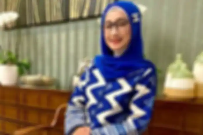 Desy Ratnasari. 