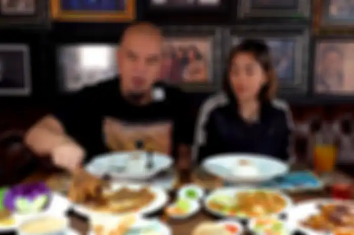 Ahmad Dhani namain menu di restonya 'Sate Ayam Estianty'