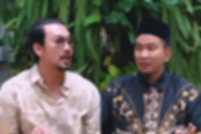 Denny Sumargo diruqyah oleh ustaz Muhammad Faizar
