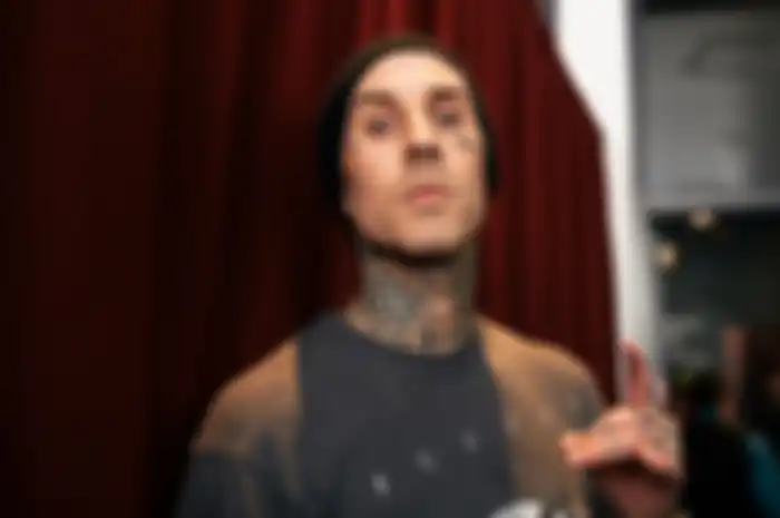 Drummer Blink-182, Travis Barker, diketahui mengalami peradangan pankreas.